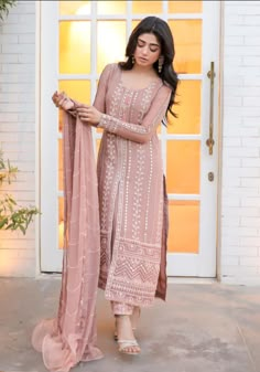 Colour Wedding Dress, Pink Indian Outfit, Colour Wedding, Wedding Dress Elegant, Function Dresses, Peach Colour, Churidar Designs, Anarkali Dress Pattern, Indian Party Wear