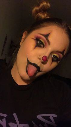 45+ Horrifying Halloween Makeup Ideas for Women - HubPages Scary But Easy Halloween Makeup, Scary Hot Clown Costume, Clown Face Paint For Women, Halloween Makeup Inspo Clown, Halloween Costumes Ideas Clown, Half Clown Half Skull Makeup, Halloween Face Makeup Clown, Killer Clown Costume Ideas, Quick Clown Makeup