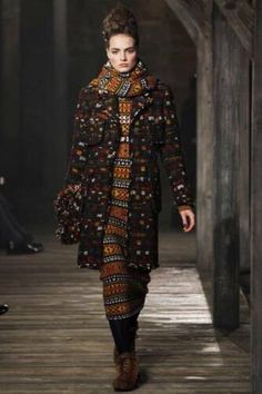 Chanel Runway, The Cardigans, Mary Stuart, Chanel Jacket, Moda Paris, Chanel Fashion, Kilt, Pre Fall, European Fashion