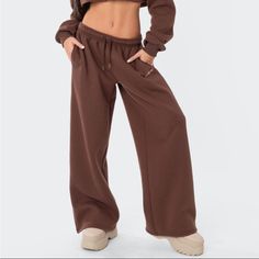 Edikted Brenna Low Rise Wide Sweatpants Size Extra Small New With Tags Fitted Wide Leg Pants For Streetwear, Casual Fitted Wide Leg Pants For Streetwear, Trendy Wide Leg Sweatpants For Fall, Trendy Wide-leg Sweatpants For Fall, Fall Streetwear Full-length Sweatpants, Fall Streetwear Full Length Sweatpants, High Waist Sweatpants For Fall Loungewear, Trendy Brown Bottoms For Loungewear, Trendy Brown Loungewear Bottoms