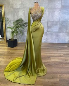 Beautiful Prom Dresses Emerald Green Evening Dress, Green Evening Dress, Beaded Prom Dress, Beautiful Prom Dresses, فستان سهرة, Green Prom Dress, Satin Prom Dress, Sequin Beading, Dresses Evening