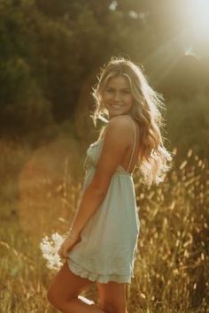 Senior Picture Ideas September, Senior Picture Poses In A Field, Senior Pictures By The Water, Senior Picture Flower Bouquet, Sunset Photoshoot Ideas Fields, Woodsy Senior Photos, Cowboy Hat Senior Pictures, Cute Fall Photoshoot Ideas