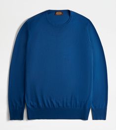 Pullover in combed merino wool, with Woolmark certification. Crafted in 15 micron extra-fine yarn of the highest quality, it comes with a round neck and the Tod's monogram inlaid on the bottom. Blue Back, Fine Yarn, Gift Boutique, Trainers Women, Merino Wool, Custom Made, Knitwear, Ready To Wear, Jumper