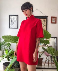 All garments are handmade and made to order. The current lead time for production and shipping of all clothing is 3-4 weeks. Send me a direct message if you would like a piece made to your measurements or if you would like to make a small change to the design 🌞 For reference, in the photo I am wearing a size XS. Dress length 85cm in all sizes. Characteristics: 🌙red linen 🌙qipao type neck SHIPMENT I ship them from Tijuana, Mexico. The free shipping included in the list is for national shipping Low Shoulder Dress, Changing A Dress, Qipao Inspired Dress, Japanese Fashion Women Summer, Qipao Dress Modern Chinese Style, Fashion In China, Qipao Outfit, Chinese Dress Modern Fashion Weeks, Hostess Outfit