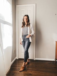 Six Ways to Style a Cardigan - Stitch & Salt Spring Cardigan Outfit, Ways To Style A Cardigan, French Spring Outfits, Minimal Spring Outfit, Style A Cardigan, Cardigan Outfit Spring, Cardigan Outfit Summer, Cognac Shoes, Spring Cardigan