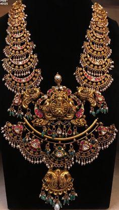 Gold Jewels Design, Bridal Necklace Designs, Gold Temple Jewellery, Kundan Jewellery Set, Indian Jewelry Earrings, Antique Gold Jewelry Indian, Bridal Jewellery Design