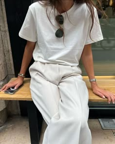 White Shirt Outfit Women, Oversized White T Shirt, White Shirt Outfit, Corporate Casual, T Shirt Outfits, Corporate Baddie, White Elegance, Prep Style, Nashville Outfits