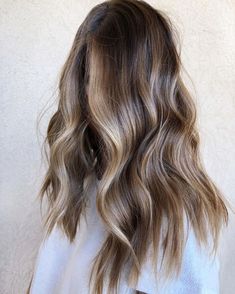 Grown Out Balayage With Money Piece, Dark Gloss On Blonde Hair, Honey Caramel Balayage On Dark Hair Straight, Tiramisu Hair Color, Colormelt Hair, Dark Root Ombre, Mousy Brown Hair, Beige Hair Color, Mousy Brown