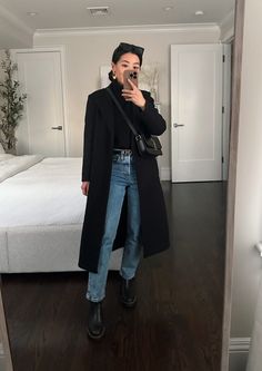 How To Style Chelsea Boots, Petite Winter Outfits, Straight Jeans Outfit, Outfit Petite, Winter Boots Outfits, Boots Outfit Ankle