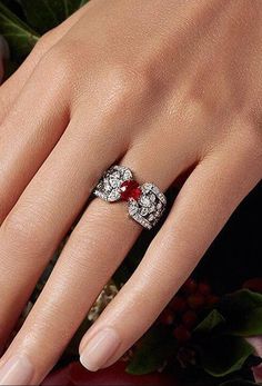 Harry Winston Engagement, Ruby Ring Designs, Colored Stone Rings, Diamond Rings Design, Colored Engagement Rings, Best Engagement Rings, Gold Ring Designs, Harry Winston, Antique Engagement