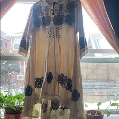 Brand New Free People Hand Embroidered Dress- Really Excellent Quality And Craftsmanship- Thought Of Wearing This At A Friends Wedding But Never Reached Out For This- And I Think The Style Doesn’t Suit Me Anymore! This Are Made So Well- Some Tiny Tiny Stains As Seen In The Pic- Xs But Oversized So It Would Fit A Small Or A Medium Spring Long Sleeve Tunic With Intricate Embroidery, Spring Tunic With Intricate Embroidery And Long Sleeves, Folk Tunic Dress For Spring, Casual Long Floral Embroidery Dresses, Folk Style Tunic Dress For Fall, Embroidered Day Dresses For Fall, Traditional Midi-length Spring Dresses, Traditional Knee-length Spring Dress, Embroidered Daywear Dresses For Fall