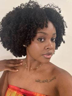 Round Natural Hair Shape, Short 4 C Hairstyles, Natural Hair Shapes Haircuts, 4b Short Natural Hairstyles, Afro With Headband, Short Afro Hairstyles 4c Hair, Fluffy Afro, Short 4c Hair, Curly Fro