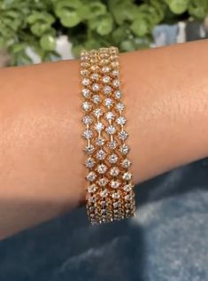 Everyday Bangles Gold, Kemp Bangles, Indian Diamond Jewellery, Beautiful Bangles, Diamond Pendant Jewelry, Bridal Diamond Necklace, Gold Bridal Necklace