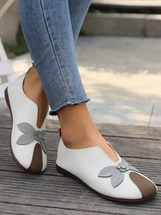 Trendy White Slip-ons For Spring, White Summer Loafers With Flat Heel, White Flat Loafers For Summer, White Summer Loafers, Casual White Flats For Spring, White Low-top Loafers For Spring, Spring Casual Closed Toe Loafers, White Slip-on Loafers For Spring, White Closed Toe Loafers For Spring