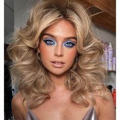 Fall's Biggest Hairstyling TrendsBlowoutsSleek HairWaves on BobsLobsLayersCurlsUndone Texture Studio 54 Hair, Disco Hair And Makeup, 70s Disco Hair, 70s Disco Makeup, 70s Hair And Makeup, Disco Hairstyles, Moda Disco, 70’s Hair, Look Disco