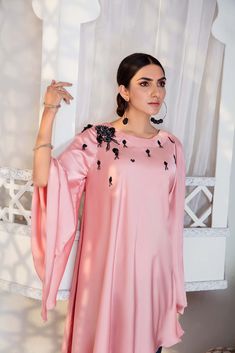 Make a Bold Statement with NOA Bloc Pakistani Designer Dress - Shireen Lakdawala Pakistani Designer Dress, Shirt Trouser, Silk Tunic, Pakistani Dress Design, Pakistani Designers, Print Pants, Hand Block Print, Designer Dress, Pink Silk