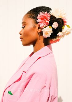 Flowers In Black Hair, Natural Hair With Flowers, Flowers In Braids, Flower Hair Art, Flowers In Hair Photography, Flowers In Afro Natural Hair, Flowers In Afro, Afro Flowers In Hair, Flower Crown Afro Hair