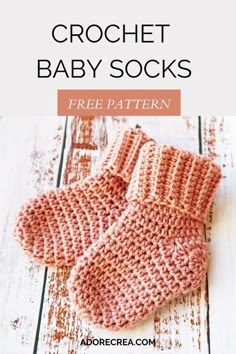 crochet baby socks with text that reads, free pattern