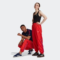 Everyday Track Pants That Celebrate The 3-Stripes. Getting Dressed? Don't Sweat It. Save Yourself The Effort With These Adidas Track Pants. Originally Built For Comfort On The Sidelines, They've Stepped Quite A Way Off Of Them Since The '70s. Stages. Crowds. Streets. It Would Almost Be Weird If You Didn't See Some Version Of The Iconic Style In Your Everyday Moves. Elastic Waist With Drawcord 100% Recycled Polyester Ripstop Casual Track Pants Front Pockets Elastic Hems 3d Trefoil Badge Mens Grey Sweatpants, Athleisure Joggers, Athletic Joggers, Fits Streetwear, Soccer Pants, Logo Pants, Be Weird, Athletic Sweatpants, Adidas Joggers