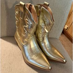 Gold Boots. Never Worn. Gold Ankle Boots For Fall, Gold Pointed Toe Boots For Fall, Gold Boots With Round Toe And Medium Width, Gold Snip Toe Boots For Fall, Trendy Gold Boots For Spring, Gold Boots With Round Toe For Winter, Trendy Gold Leather Boots, Gold Ankle Boots For Winter, Trendy Gold Boots For Fall