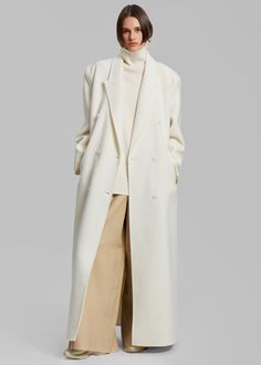 Color: Ivory
 Midweight wool blend fabric Oversized silhouette Peak lapels
 Drop shoulders Welt hip pockets Double breasted front button closure Lined    80% Wool 20% Polyamide    Dry Clean
 By The Frankie Shop. Imported Aspen Style, Long White Coat, White Wool Coat, Outfit Beige, Cold Fashion, Cream Coat, 2023 Color, Fashion Outfits Casual, Womens Outfit