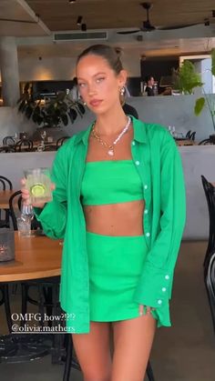 Green Fall Outfit, Green Summer Outfit, Green Sweater Outfit, Looks Pinterest, Ibiza Outfits, Outfits 2022, Moda Vintage