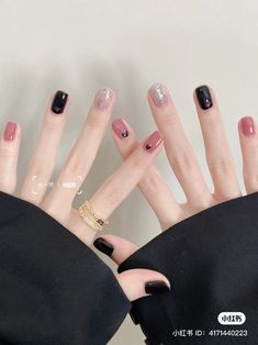 Dark Toe Nail Colors, Small Nails Design, Short Nail Inspi, Dark Manicure, Manicure Ideas For Short Nails, Nails Painted, Nail Drawing