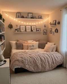 Creating a Cozy Haven : 15 Cozy Teen Girl Bedroom Inspirations Bedroom Ideas Inspiration Cozy, Dream Bedroom Aesthetic Cozy, Cozy Girly Room Aesthetic, Teen Girl Bedroom Ideas Aesthetic Modern, Cozy Clean Girl Bedroom, Corner Bed Pillow Arrangement, Teenage Girl Room Aesthetic, Bedroom Ideas Bed In Corner, Small Teen Girl Bedroom Ideas