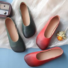 2021 Designer Shoes Color block Genuine Leather Slip-on For Women Handmade Soft Flats Green/Red Casual Leather Flats, Flats Online, Leather Flat Shoes, Free Style, Leather Ballet Flats, Shoes Color, Rubber Heels, Handmade Shoes, Leather Flats