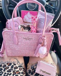 Inside My Bag, Pretty Pink Princess, Pink Lifestyle, Luxury Bags Collection, Purse Essentials, Handbag Essentials, Pink Life, Spotify Apple