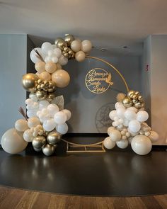 balloons are arranged in the shape of a wreath on top of a black countertop