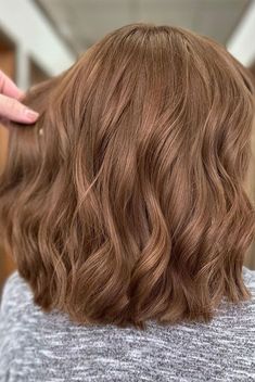 Elegant Chocolate Brown: Beautiful Hair Color Trends Light Brown Autumn Hair, Hazel Hair Color Brunettes, Medium Length Chestnut Brown Hair, Brunette Autumn Hair, Toffee Brunette Hair, Peanut Butter Hair Color, Light Golden Brown Hair Color Caramel, Warm Autumn Hair Color Ideas, Nutmeg Hair Color