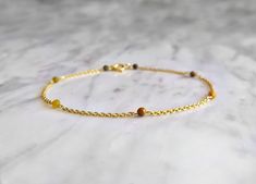 Handmade Dainty Yellow Gold Chain Bracelet, Delicate Gold Bracelet With Natural Stones, Gold Minimalist Jewelry With Natural Stones, Minimalist Gold Jewelry With Natural Stones, Elegant Gold Chain Bracelet With Natural Stones, Dainty Gold Bracelets With Gemstones, Minimalist Gold Bracelets With Gemstones, Gold Gemstone Bracelet For Healing, Minimalist Gold Bracelet With Gemstone