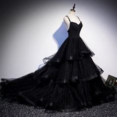 Vintage, black strapless evening dress with large trailing, multi-tiered, high quality elegant dressMaterial:tulleColor:as picture or custom madeNeckline:spaghetti strapBack details:bandageStyle:vintageFeatures:large trailing&ltp&gtThis dress could be custom made, there are no extra cost to do custom size and color.</p>&ltbr/>&ltp&gt1, If the color is customized, please note the color & card number.</p>&ltbr/>&ltp&gt2,You can choose standard Evening Dress Black, Bold Outfits, Black Formal Dress, Formal Clothes, Mermaid Prom Dresses Lace, Strapless Evening Dress, Purple Prom Dress, Long Evening Dress, Black Dress Formal