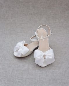 Flat Party Sandals With Bow, White Glitter Open Toe Sandals, White Sandals With Satin Bow And Ankle Strap, White Sandals With Satin Bow Ankle Strap, Beach Flower Girls, Flower Girls Shoes, Communion Shoes, First Communion Shoes, Sandals With Bow