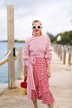 Trending Tuesday: Gingham — Southern New Yorker Diy Outfits, Blair Eadie, Look Rose, Looks Street Style, Spring Fashion Trends, Fashion Weeks, Pink Outfits, Looks Style, Mode Inspiration