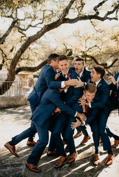 Groomsmen wearing blue suits on wedding day having fun with groom outside in sunshine Cute Groomsmen Pictures, Groomsmen Poses With Groom, Wedding Pics Groomsmen, Navy Tux Fall Wedding, Wedding Photography Action Shots, Wedding Photo Inspiration First Look, Wedding Day Photo Ideas Groomsmen, Wedding Photo With Wedding Party, Wedding Photo Inspiration Groomsmen