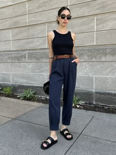 Estilo Clean, Teacher Outfits, Japan Fashion, Minimal Fashion, Powerful Women, Personal Stylist, Jean Outfits, Minimalist Fashion