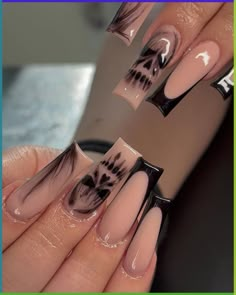 Nail art - pink abd red velvet marble Skulls Nails Design, Cool Halloween Nail Designs, Skull Nail Art Designs, Halloween Designs Nails, Long Halloween Nail Designs, Creative Halloween Nails, Halloween Elegant Nails, Nail Inspiration Halloween, Nail Halloween Ideas