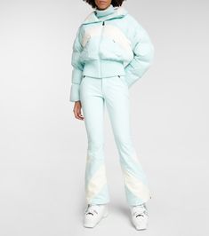 Find PERFECT MOMENT Juniper Down Ski Jacket on Editorialist. Care instructions: machine wash at 30 degrees. Material: 100% polyamide. Filling: 90% down, 10% feathers. Designer color name: Baby Blue. Contains non-textile parts of animal origin. Pockets: internal pocket, zipped pockets. Made in China. Lining: 100% polyamide. Closure: zipped front. Duvet Jacket, Apres Ski Outfits, Black Ski Jacket, Ski Outfit, Perfect Moment, Ski And Snowboard, Padded Jacket, Ski Jacket, Green Jacket