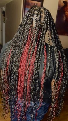 #twist #braids #peekaboo #color #99j #boho #curls Burgundy Passion Twists, Peekaboo Twist, Hairstyles Front View, Braids Peekaboo, 4b Hairstyles, Waterfall Twist Hairstyles, Boho Curls, Peekaboo Braids, Red Peekaboo