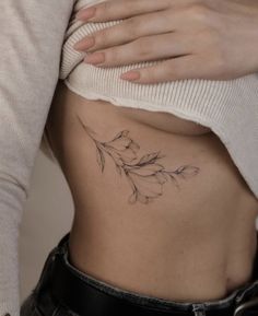 Rib Flower tattoo Tato Minimal, Muster Tattoos, Petite Tattoos, Cute Tattoos For Women