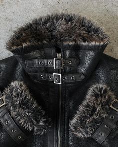 Leather Jacket Fur Collar, Leather And Fur Jacket, Black Fur Jacket, Mihael Keehl, Winter Grunge, Fur Collar Jacket, Fur Leather Jacket