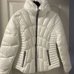 Women's Puffer Coat From Guess Fitted White Puffer Outerwear, Fitted White Puffer Jacket For Winter, Fitted White Outerwear For Cold Weather, White Fitted Hooded Puffer Jacket, Fitted White Hooded Puffer Jacket, White Fitted Outerwear With Zipper Closure, Fitted White Outerwear With Zipper Closure, Fitted White Puffer Jacket For Fall, White Spring Outerwear With Zipper Closure