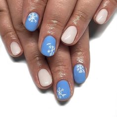 15 Short Winter Nail Ideas for 2023-2024 Snow Flake Nails Christmas, Snow Flake Nails Short, Blue Snowflake Nails Short, Blue Christmas Nails Short, Snow Flakes Nails, Snow Flake Nail Art, Winter Nails Diy, Snow Nail Art