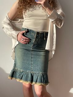 Vintage y2k midi denim skirt, jeans knee-length skirt in blue, straight, flared, ruffled, low-rise, fits XS-M, 100% cotton, two sides pockets, logo on the skirt (MNG), perfect condition Measurements  Waist 74 cm Hips 90 cm Length 53 cm Y2k Fitted Denim Mini Skirt, Y2k Style Fitted Denim Mini Skirt, Y2k Style Fitted Mini Skirt With Ruffles, Y2k Fitted Mini Skirt With Ruffles, Fitted Y2k Style Medium Wash Skirt, Fitted Mid-rise Y2k Mini Skirt, Y2k Fitted Medium Wash Skirt, Y2k Fitted Mid-rise Mini Skirt, Y2k Fitted Ruffled Mini Skirt