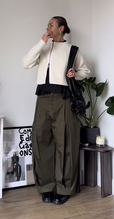 Garconne Style, Elevated Basics Outfit, Goth Librarian, Unique Style Outfits, Green Trousers Outfit, Asymmetrical Outfit, Basics Outfit, Japanese Fashion Women, Trousers Outfit