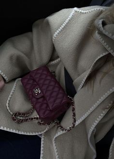 Winter Purses Handbags 2023, Chanel Flap Bag Outfit, Travelling Accessories, Chanel Bag Outfit, Chanel Aesthetic, Burgundy Outfit, Red Chanel, Bags Aesthetic, High Society