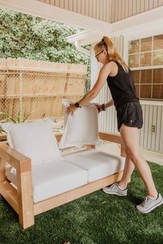 Outdoor Sofa Diy, Outdoor Furniture Diy, Outdoor Diy Projects, Woodworking Workshop, Diy Sofa, Outdoor Diy, Diy Patio Furniture