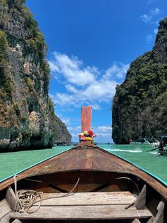 Long boat in Thailand with pristine water and cliff views Island Vibes Aesthetic, Unique Places To Travel, Phuket Thailand Travel, Thailand Tourist, Thailand Honeymoon, South African Fashion, Travel Thailand